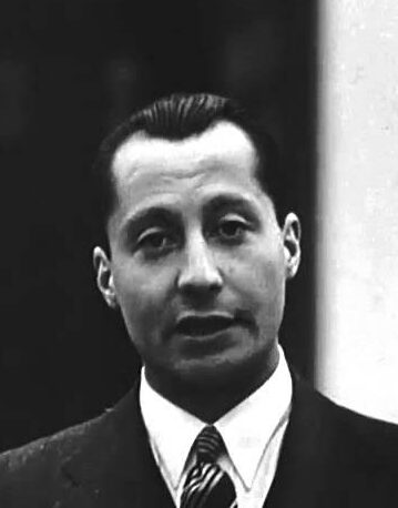 José Antonio para Paramont News. Español, inglés y francés